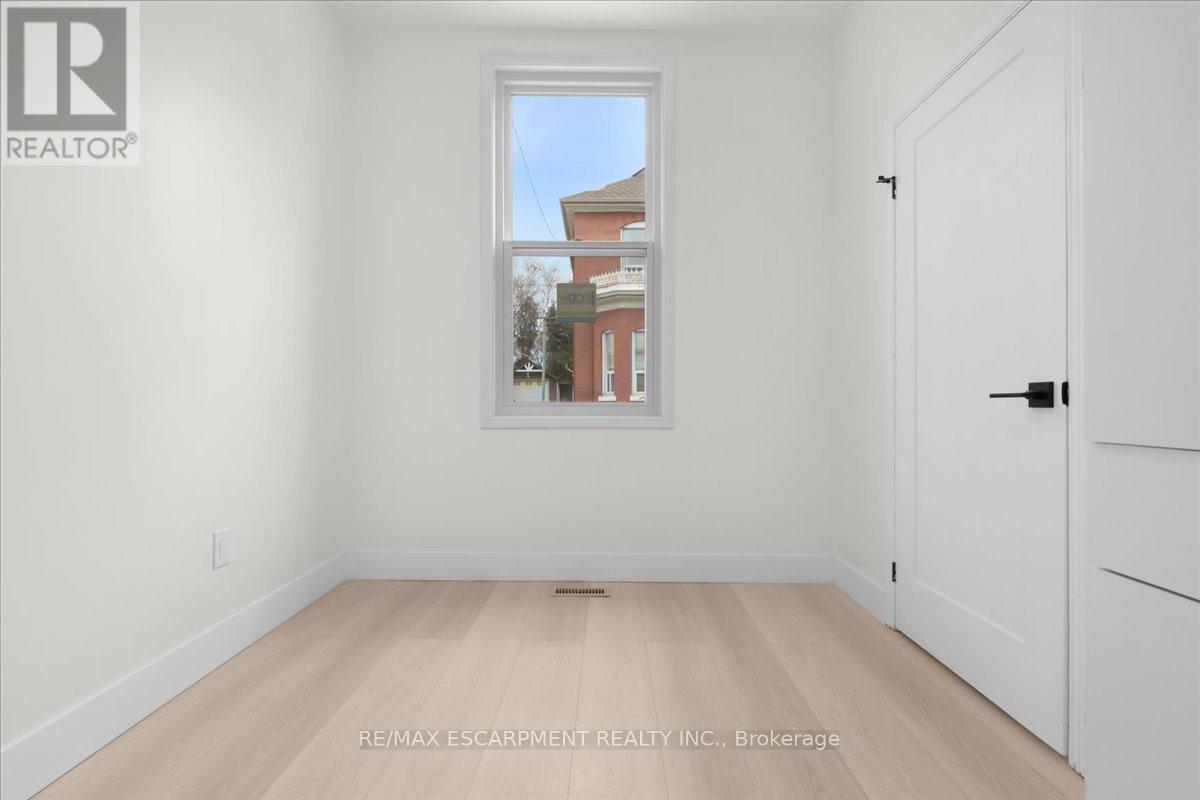 215 Ray Street N, Hamilton, Ontario  L8R 2Y3 - Photo 19 - X12979746