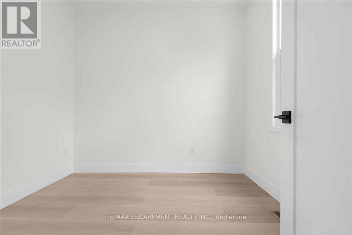 215 Ray Street N, Hamilton, Ontario  L8R 2Y3 - Photo 21 - X12979746