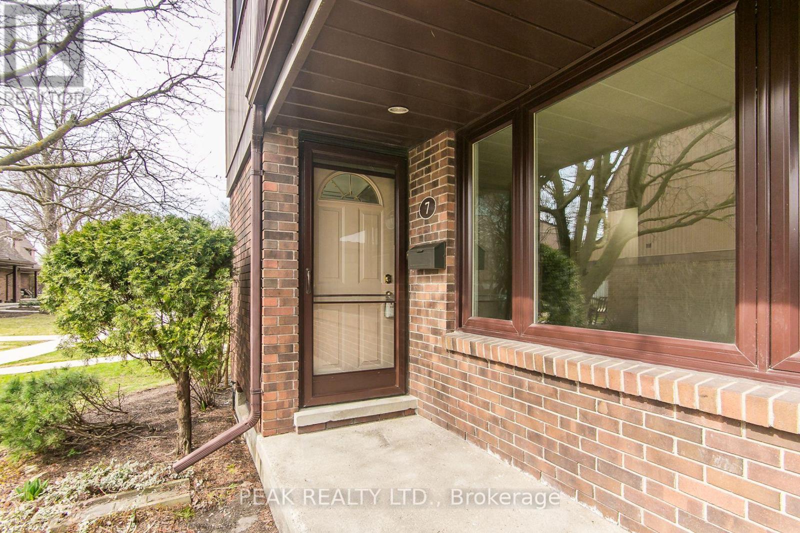 7 - 279 Sandowne Drive, Waterloo, Ontario  N2K 2C1 - Photo 4 - X12979752