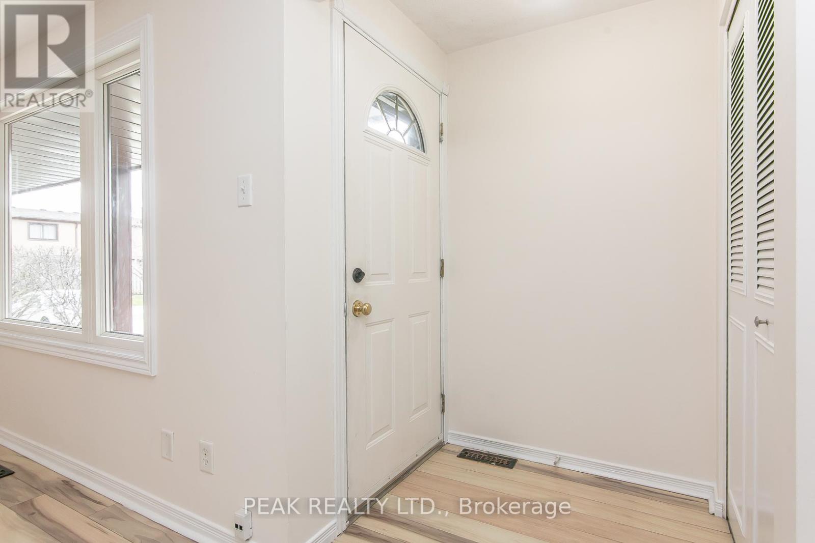 7 - 279 Sandowne Drive, Waterloo, Ontario  N2K 2C1 - Photo 5 - X12979752