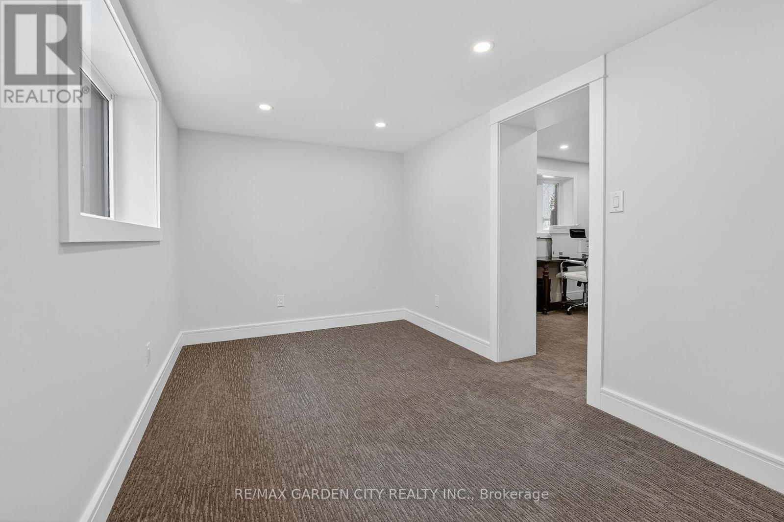 51 Park Road S, Grimsby, Ontario  L3M 4E7 - Photo 33 - X12979758