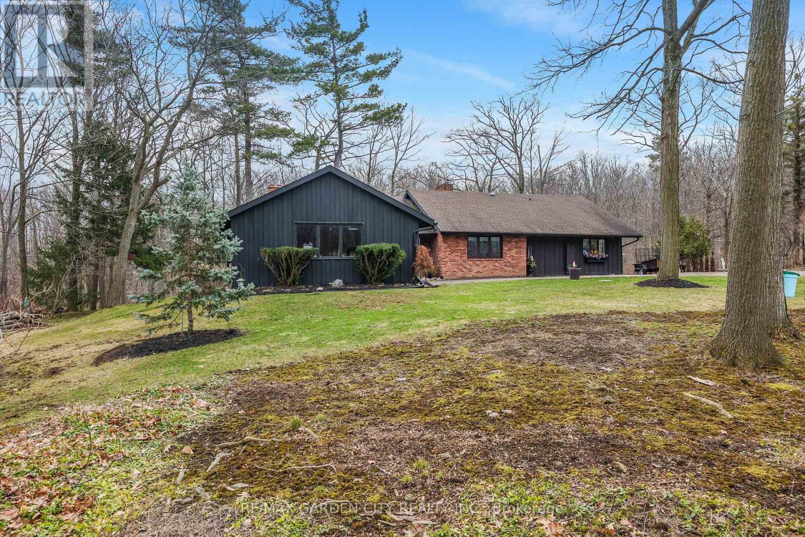 51 Park Road S, Grimsby, Ontario  L3M 4E7 - Photo 4 - X12979758