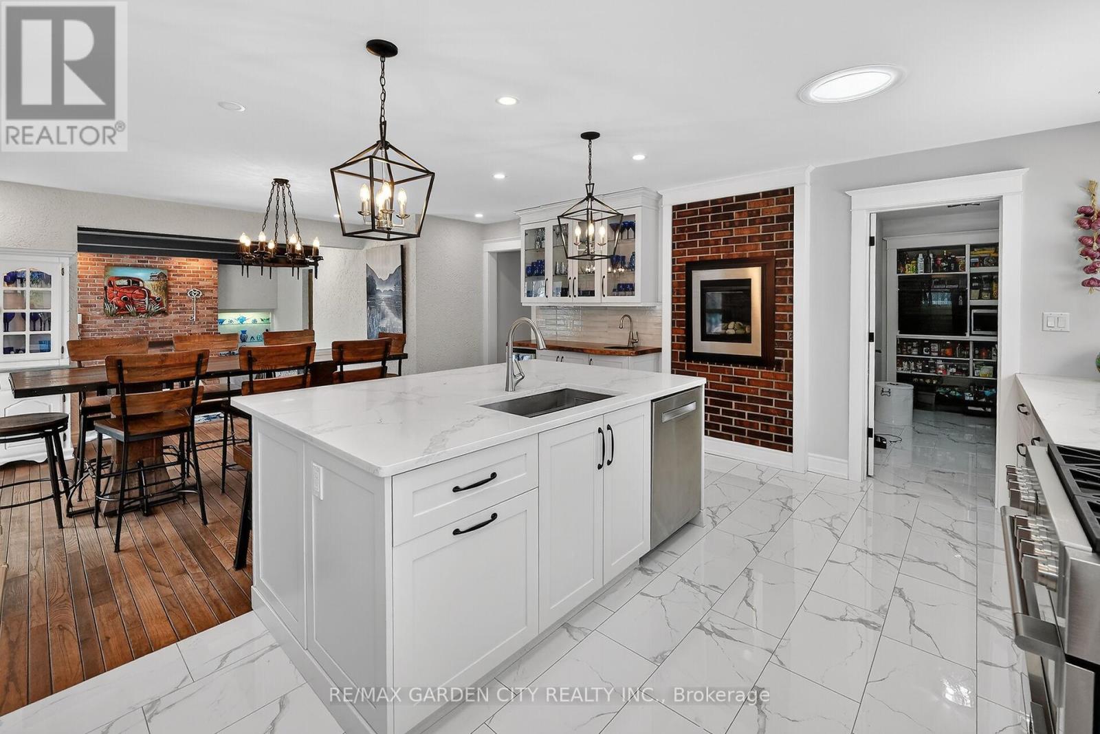 51 Park Road S, Grimsby, Ontario  L3M 4E7 - Photo 7 - X12979758