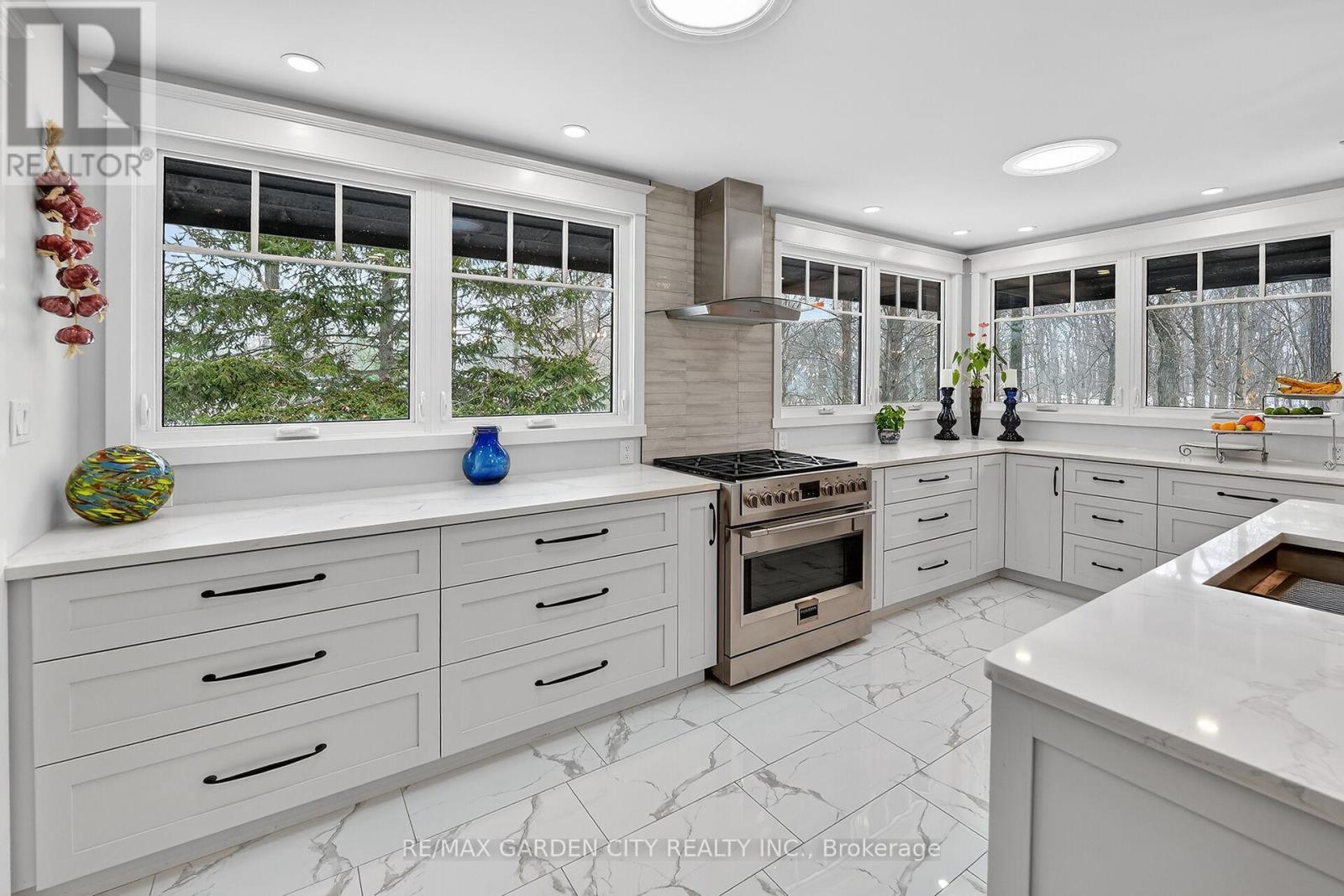 51 Park Road S, Grimsby, Ontario  L3M 4E7 - Photo 8 - X12979758