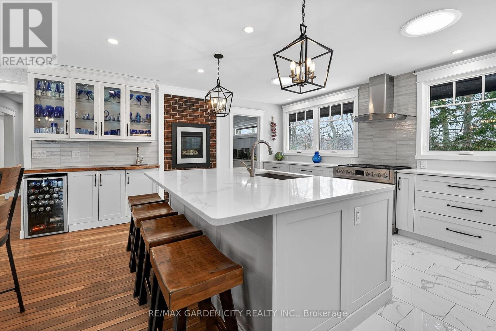 51 Park Road S, Grimsby, Ontario  L3M 4E7 - Photo 9 - X12979758