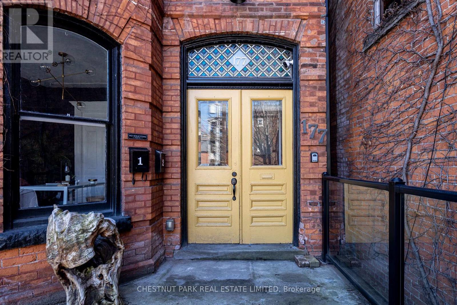 177 Charlton Avenue W, Hamilton, Ontario  L8P 2C8 - Photo 3 - X12979784