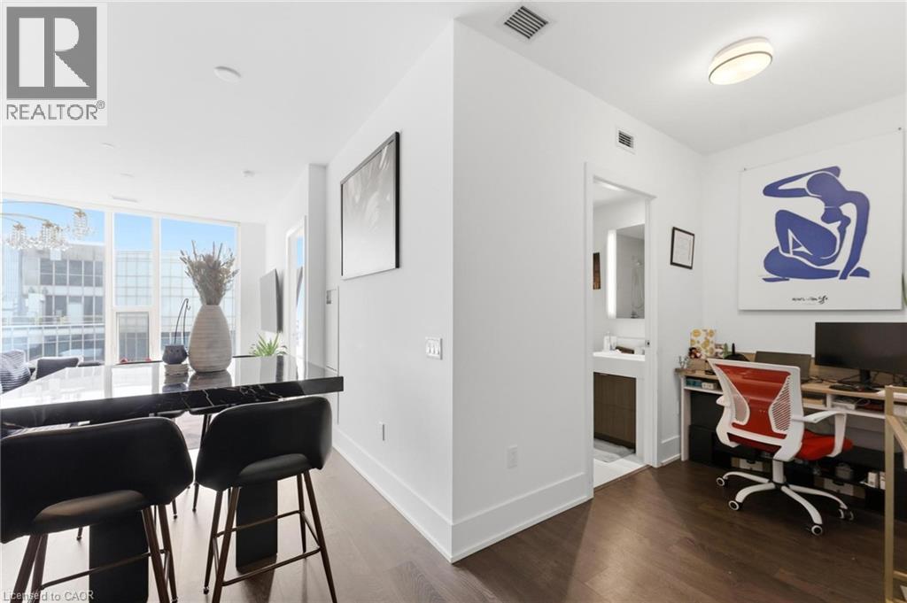 10 York Street Unit# 3807, Toronto, Ontario M5J 0E1 - Photo 8 - 40819458