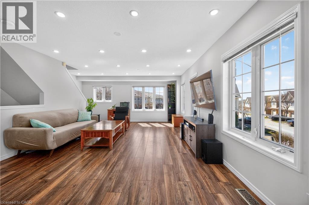 355 Fisher Mills Road Unit# 52, Cambridge, Ontario  N3C 4N5 - Photo 4 - 40819423