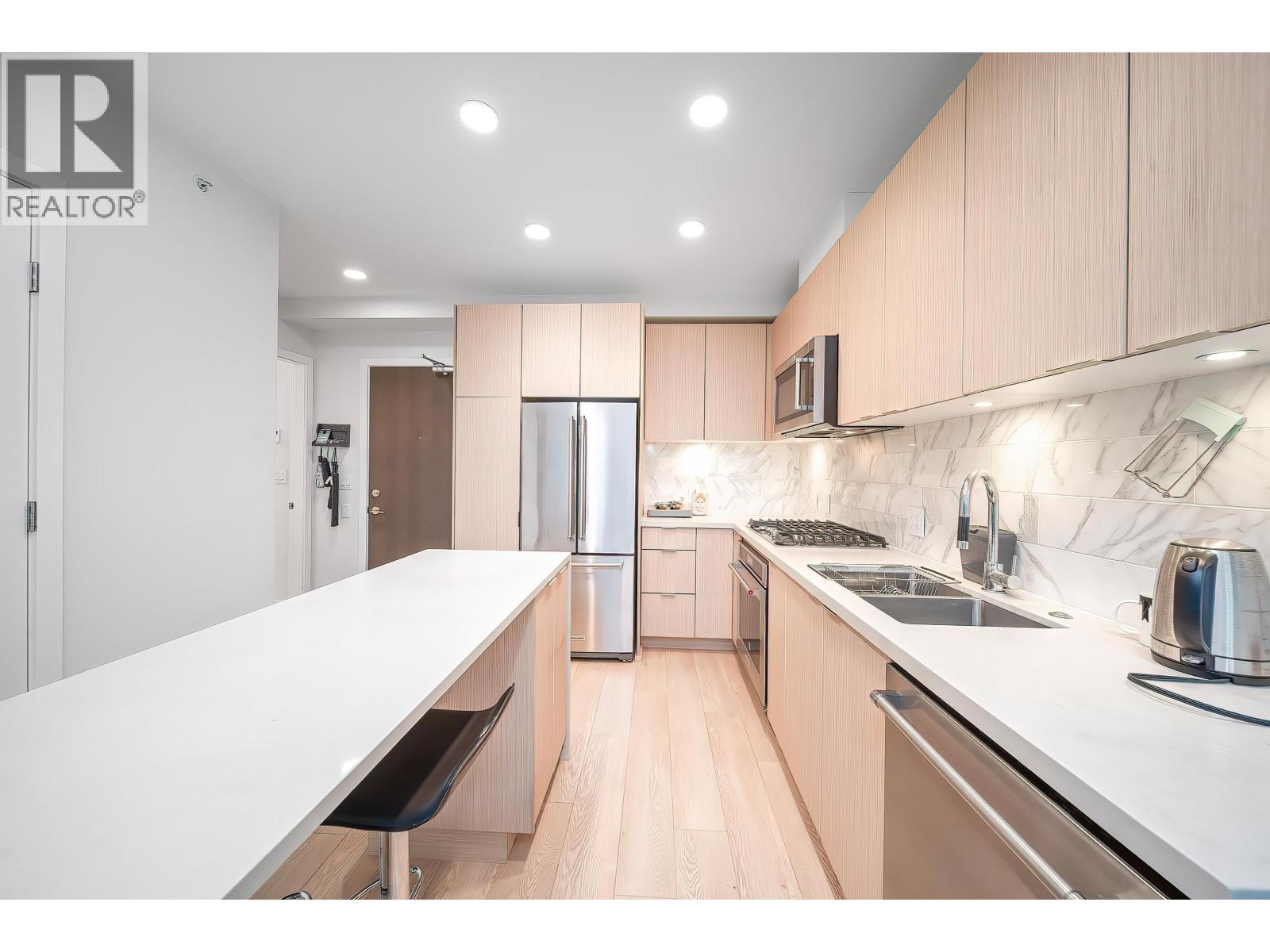 304 530 Whiting Way, Coquitlam, British Columbia  V3J 0J4 - Photo 7 - R3109090