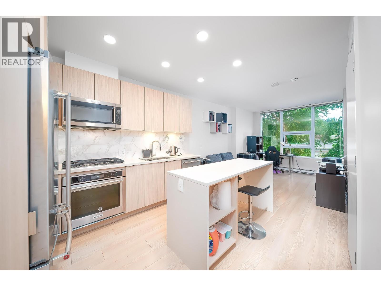 304 530 Whiting Way, Coquitlam, British Columbia  V3J 0J4 - Photo 8 - R3109090