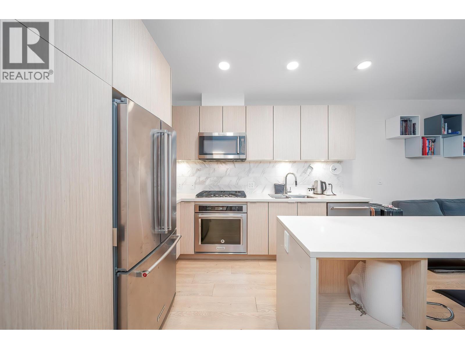 304 530 Whiting Way, Coquitlam, British Columbia  V3J 0J4 - Photo 10 - R3109090