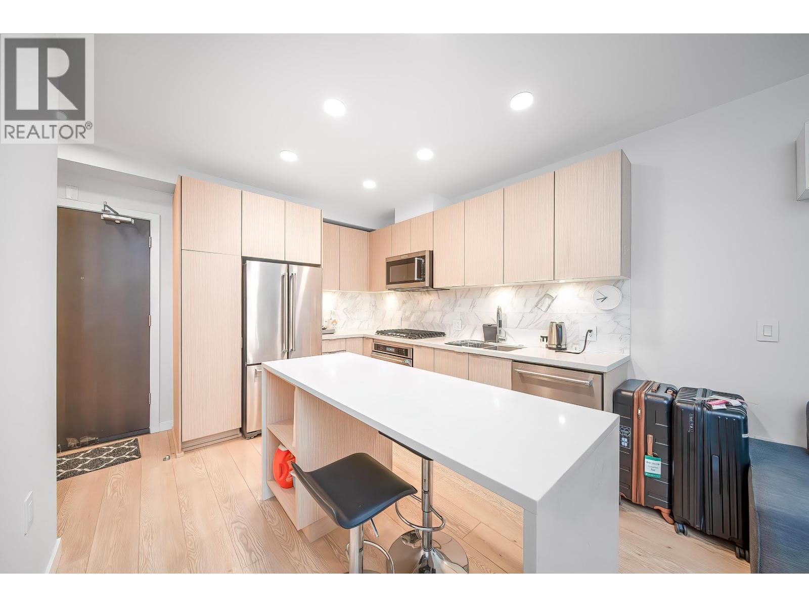 304 530 Whiting Way, Coquitlam, British Columbia  V3J 0J4 - Photo 6 - R3109090