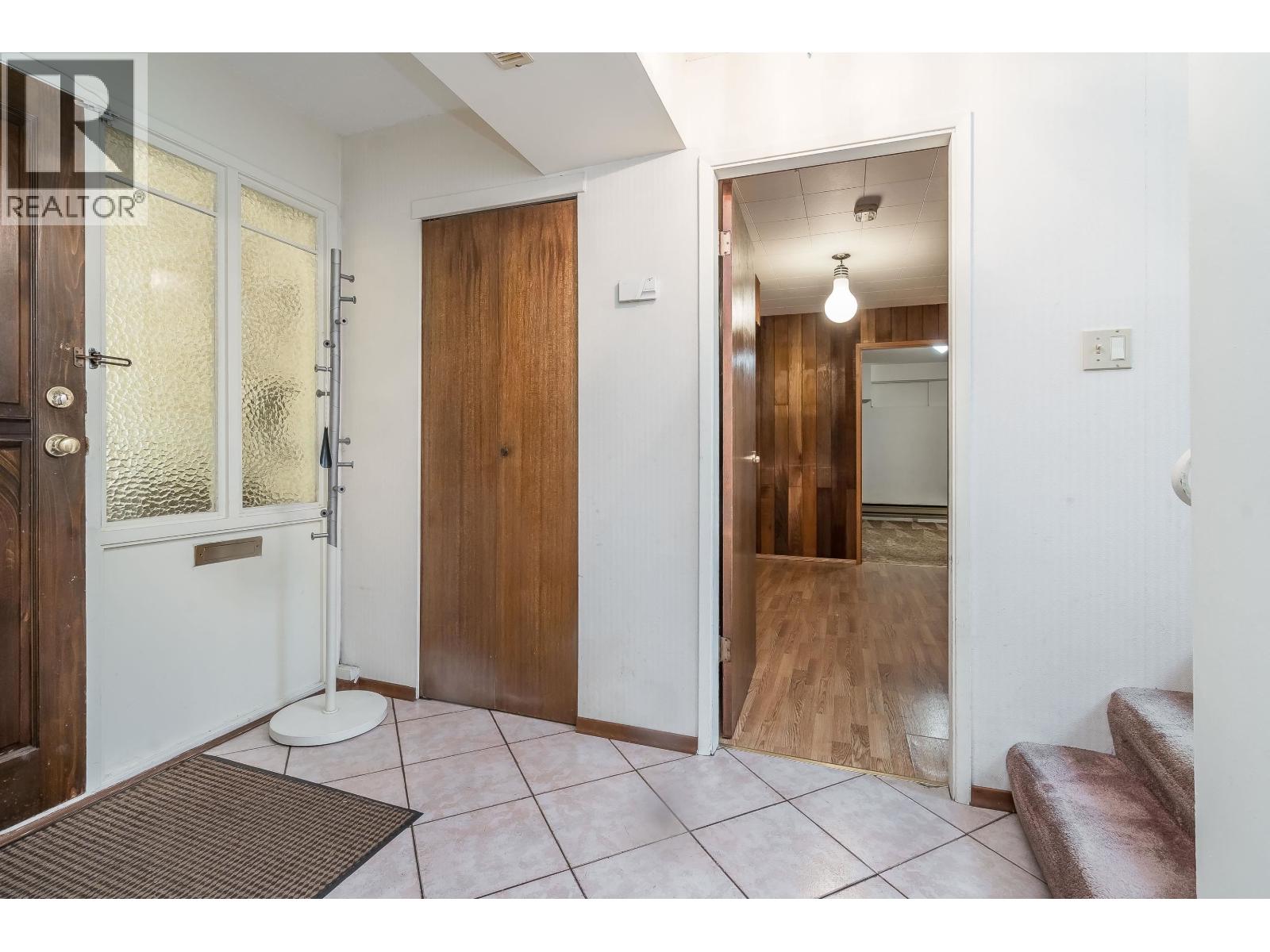 8228 Wedgewood Street, Burnaby, British Columbia  V3N 1C4 - Photo 2 - R3099872