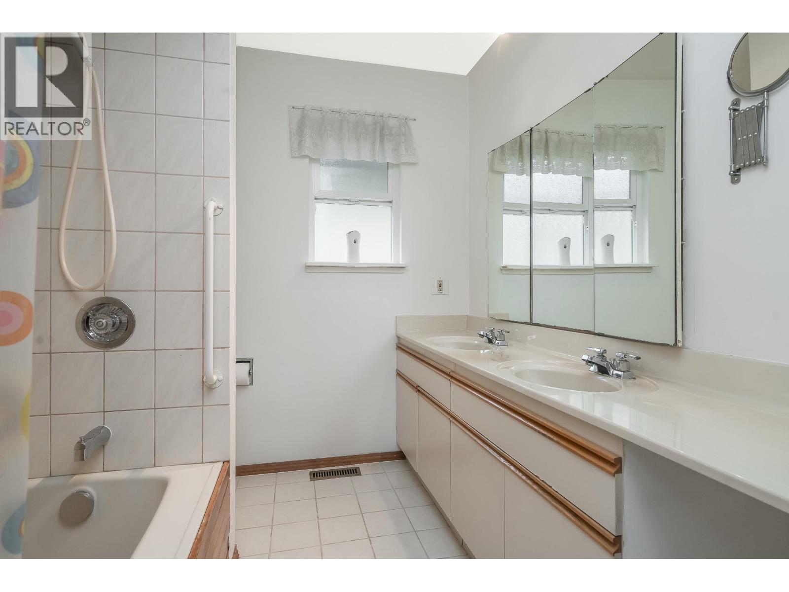 8228 Wedgewood Street, Burnaby, British Columbia  V3N 1C4 - Photo 18 - R3099872