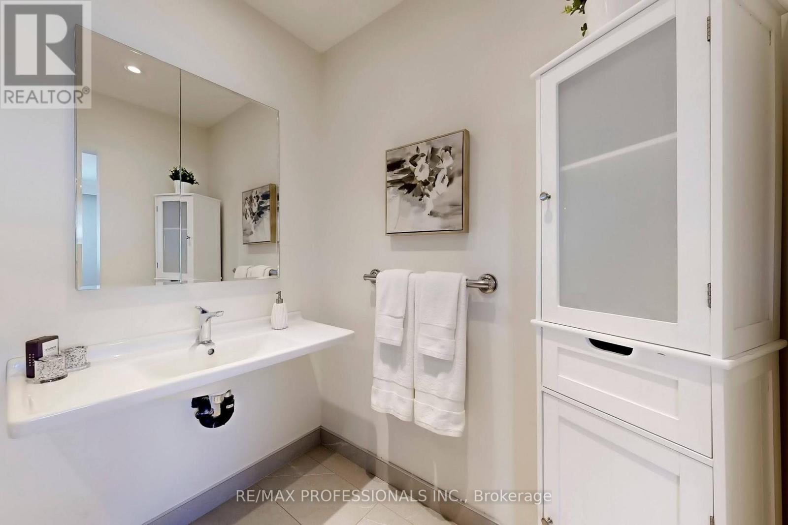 134 Giltspur Drive, Toronto, Ontario  M3L 1M9 - Photo 12 - W12978320