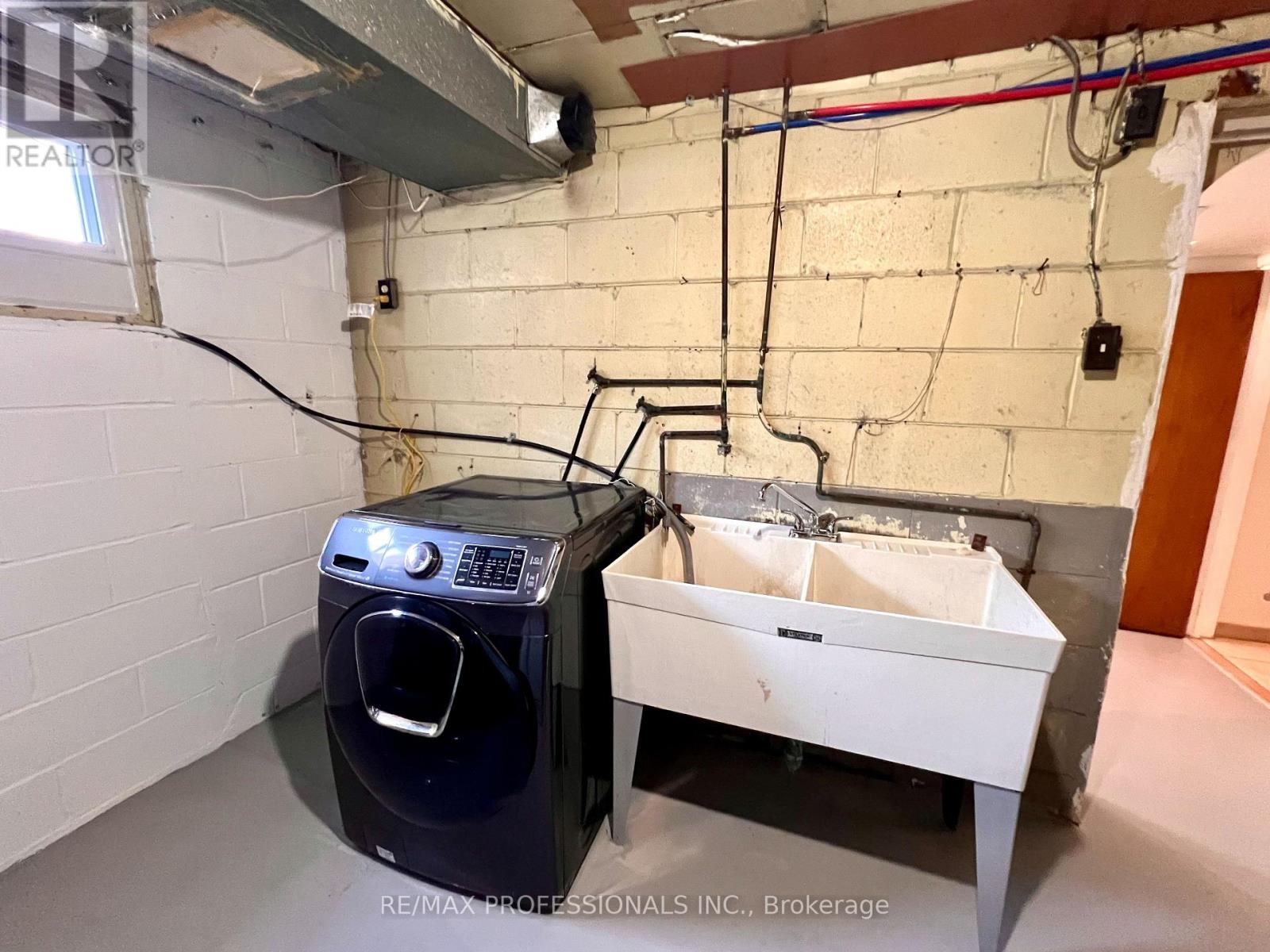 134 Giltspur Drive, Toronto, Ontario  M3L 1M9 - Photo 25 - W12978320