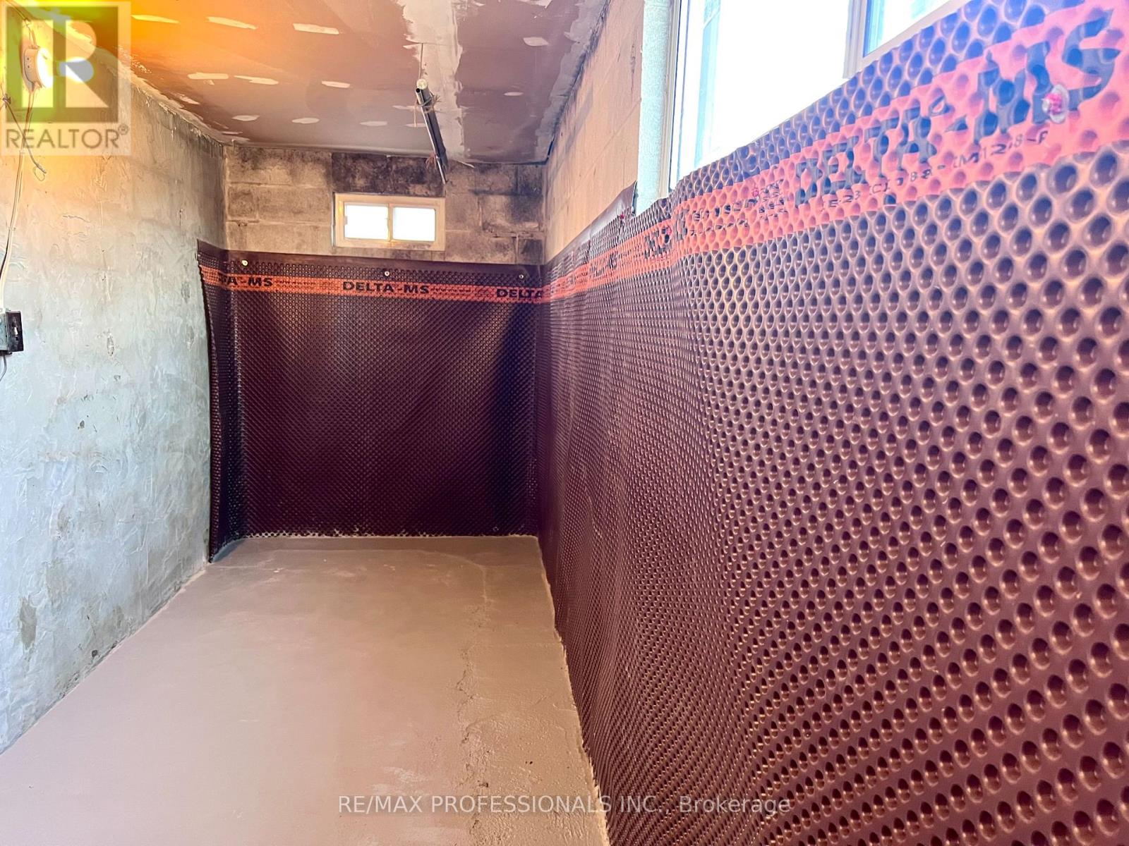 134 Giltspur Drive, Toronto, Ontario  M3L 1M9 - Photo 32 - W12978320