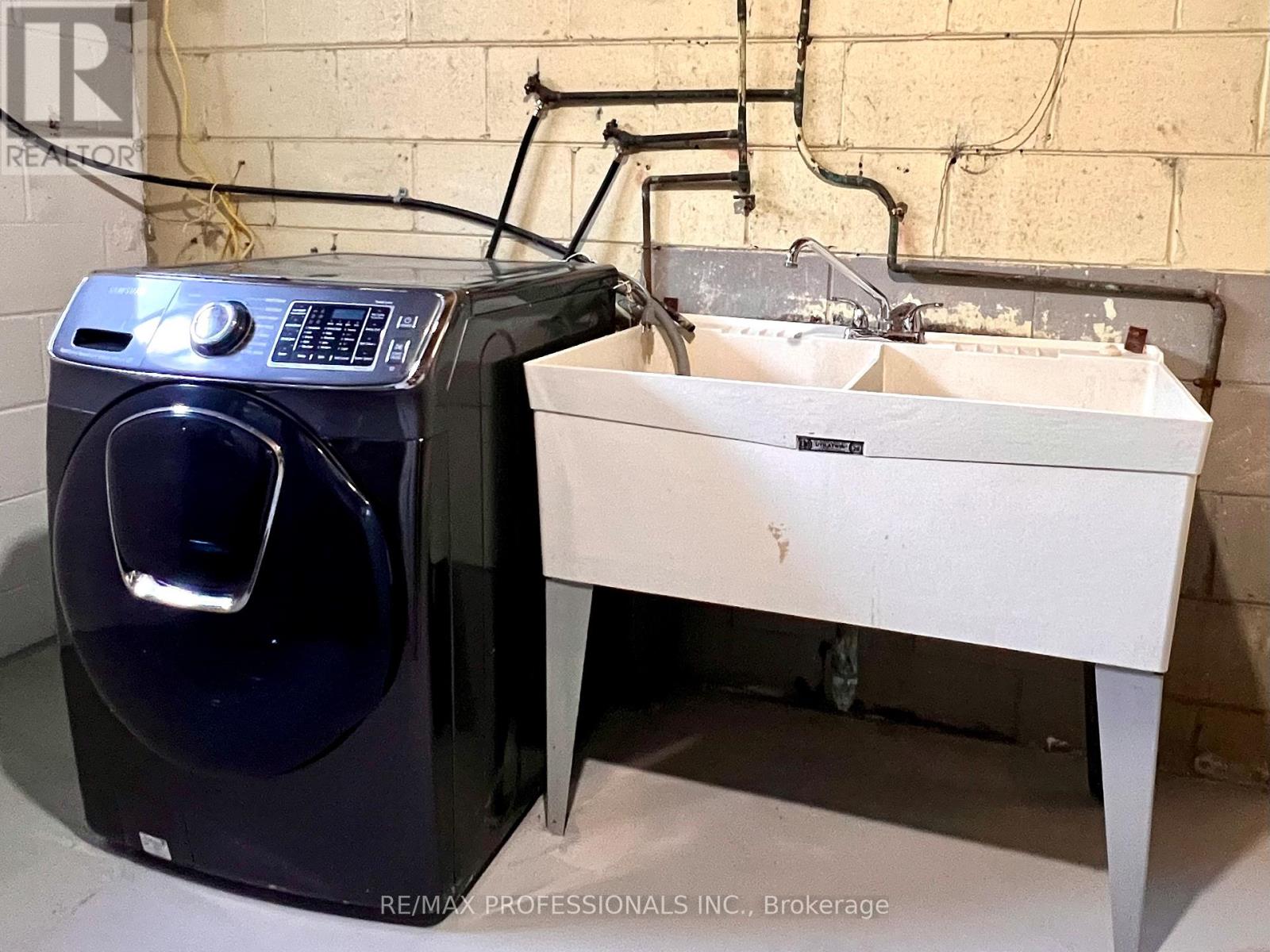 134 Giltspur Drive, Toronto, Ontario  M3L 1M9 - Photo 27 - W12978320