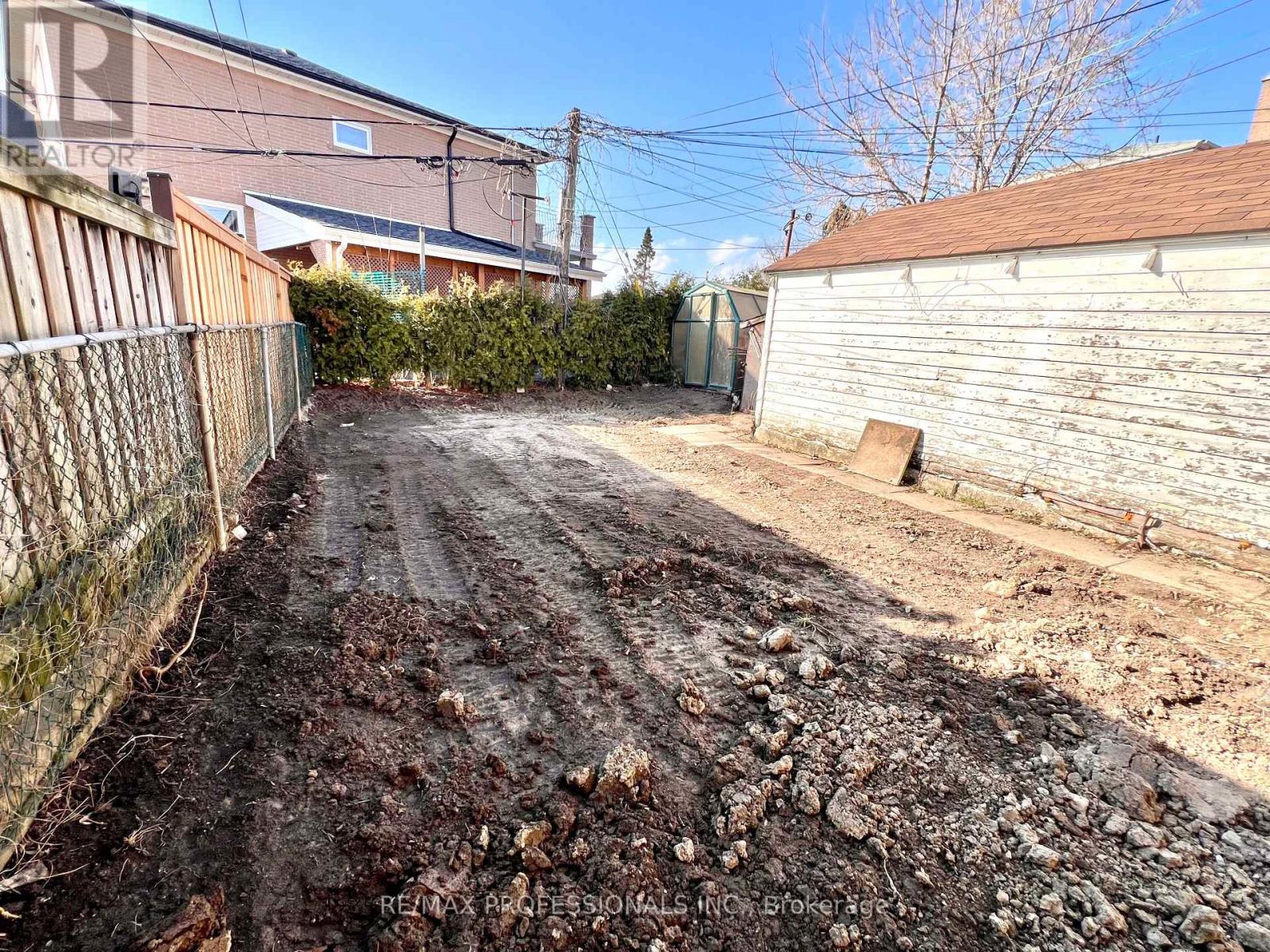 134 Giltspur Drive, Toronto, Ontario  M3L 1M9 - Photo 33 - W12978320