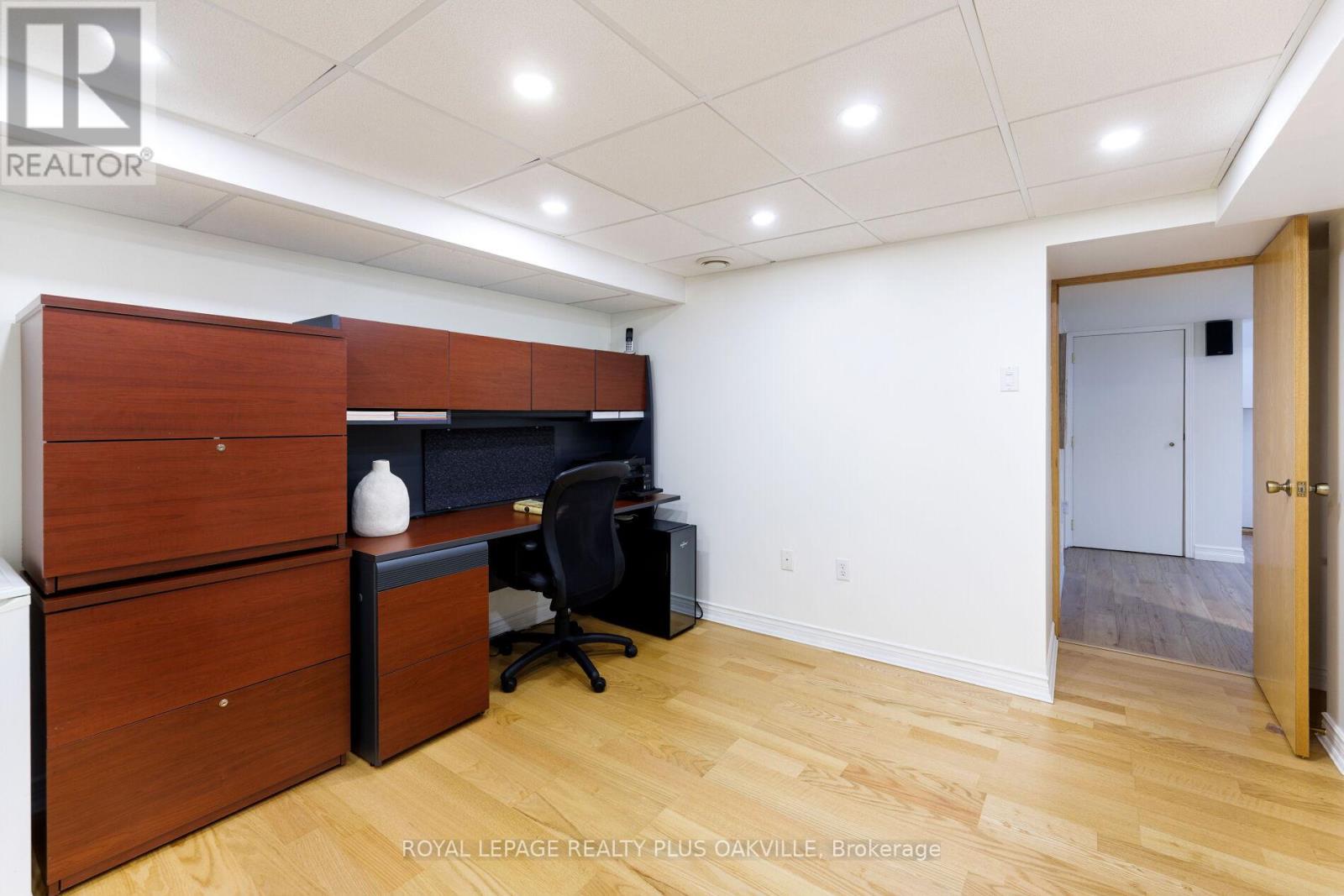 475 Sunset Drive, Oakville, Ontario  L6L 3N3 - Photo 37 - W12979494