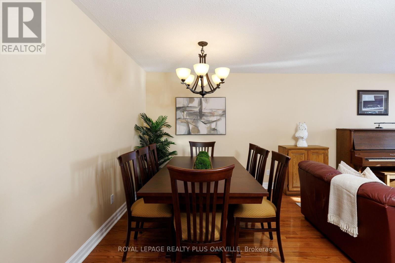 475 Sunset Drive, Oakville, Ontario  L6L 3N3 - Photo 8 - W12979494