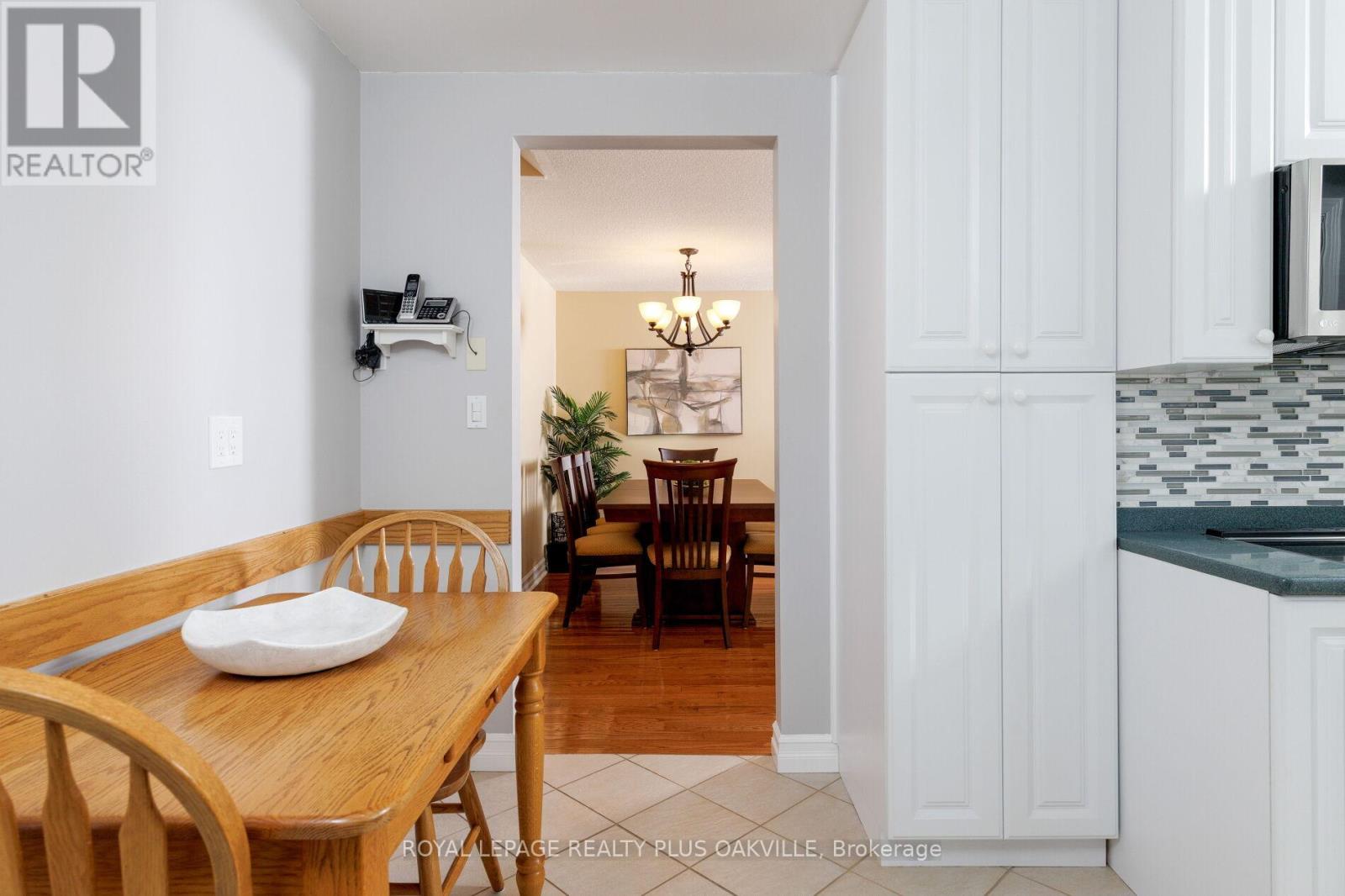 475 Sunset Drive, Oakville, Ontario  L6L 3N3 - Photo 9 - W12979494