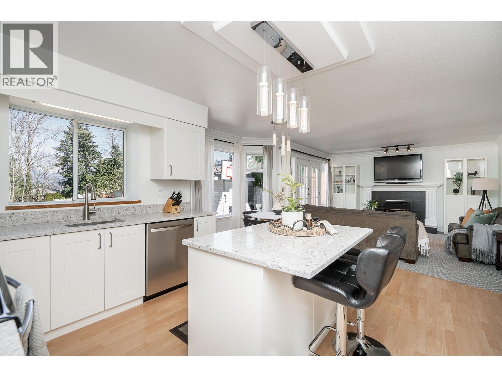 2653 Klassen Court, Port Coquitlam, British Columbia  V3C 5Y8 - Photo 6 - R3109522