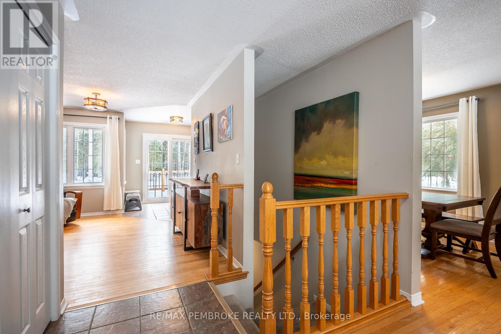 6 Steffen Street, Petawawa, Ontario  K8H 3L8 - Photo 10 - X12979842