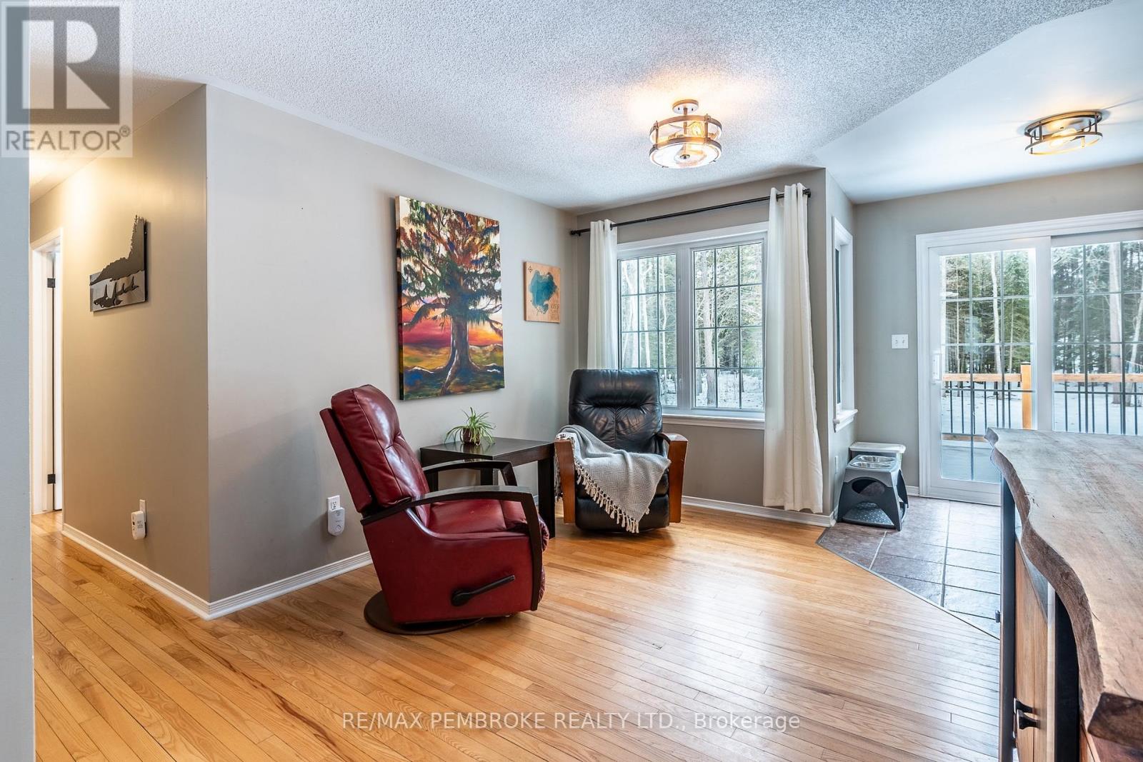 6 Steffen Street, Petawawa, Ontario  K8H 3L8 - Photo 12 - X12979842