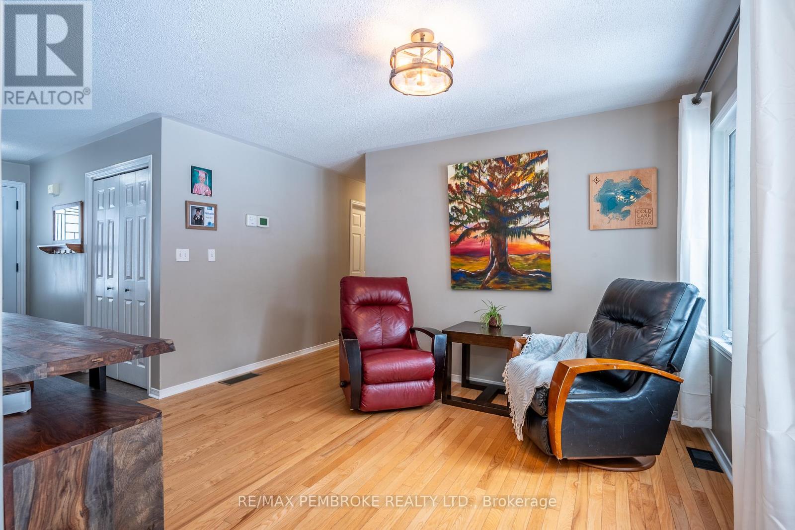 6 Steffen Street, Petawawa, Ontario  K8H 3L8 - Photo 13 - X12979842