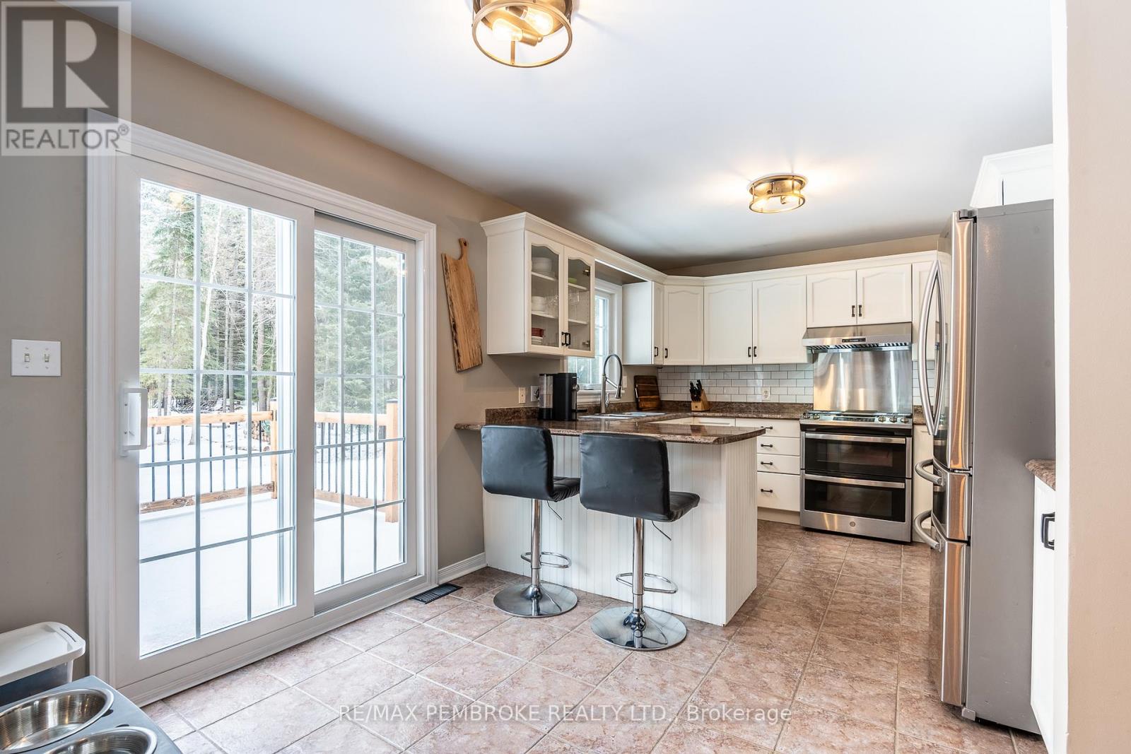 6 Steffen Street, Petawawa, Ontario  K8H 3L8 - Photo 14 - X12979842