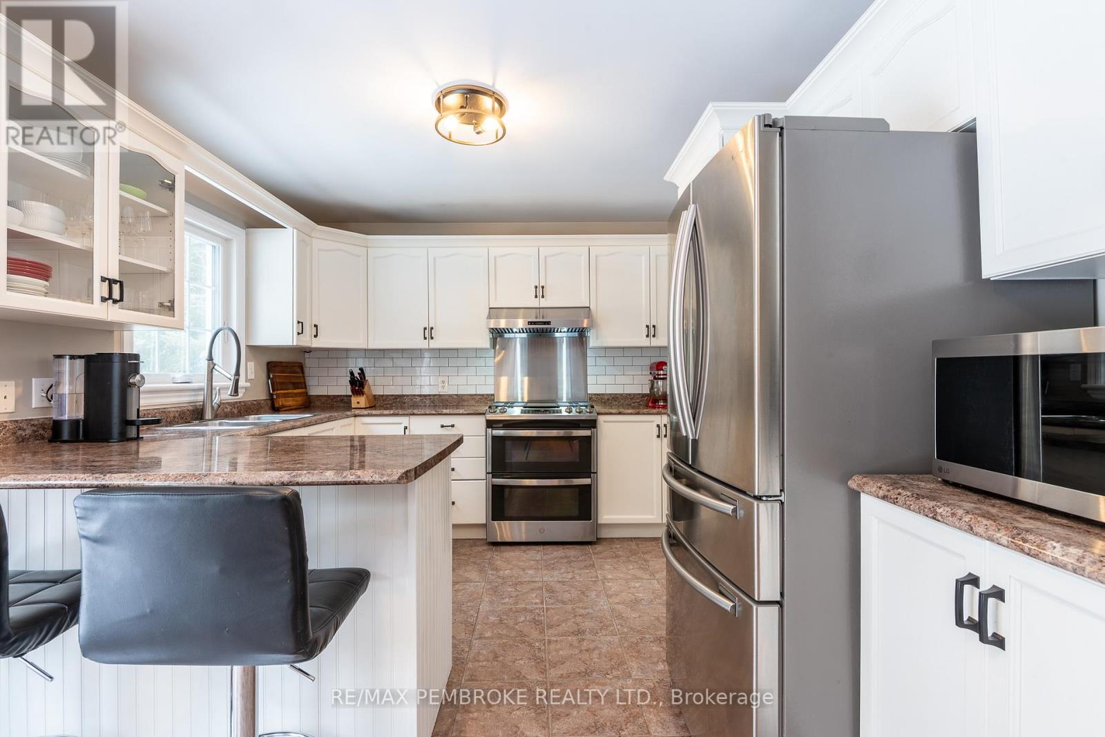 6 Steffen Street, Petawawa, Ontario  K8H 3L8 - Photo 19 - X12979842