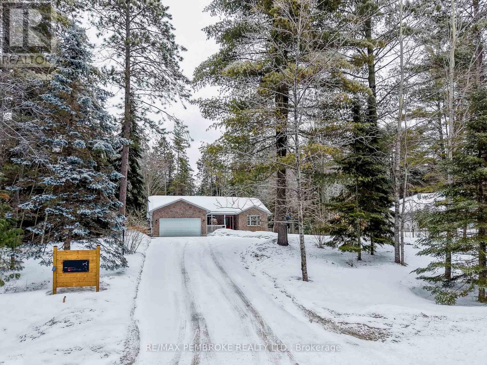 6 Steffen Street, Petawawa, Ontario  K8H 3L8 - Photo 2 - X12979842