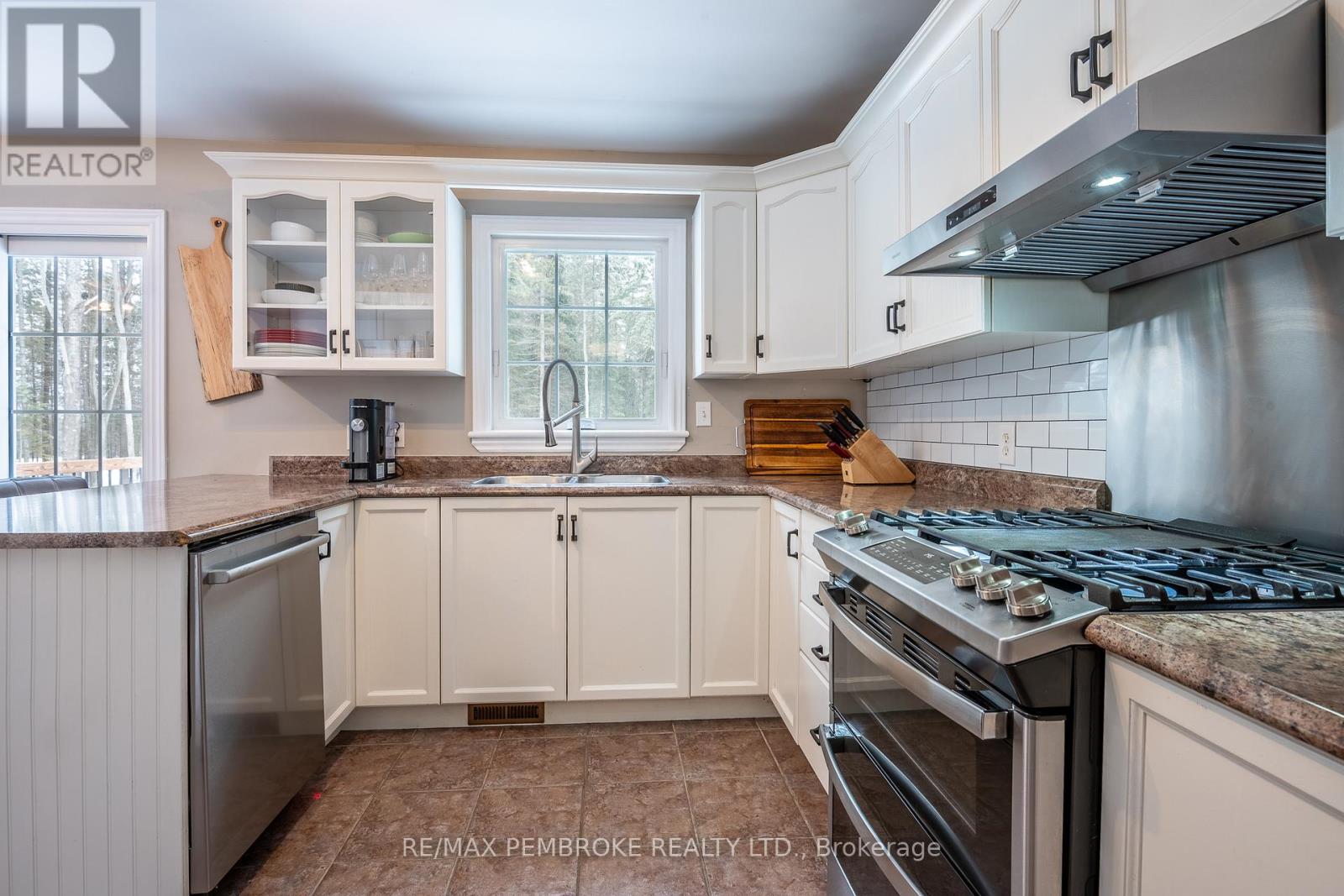 6 Steffen Street, Petawawa, Ontario  K8H 3L8 - Photo 20 - X12979842