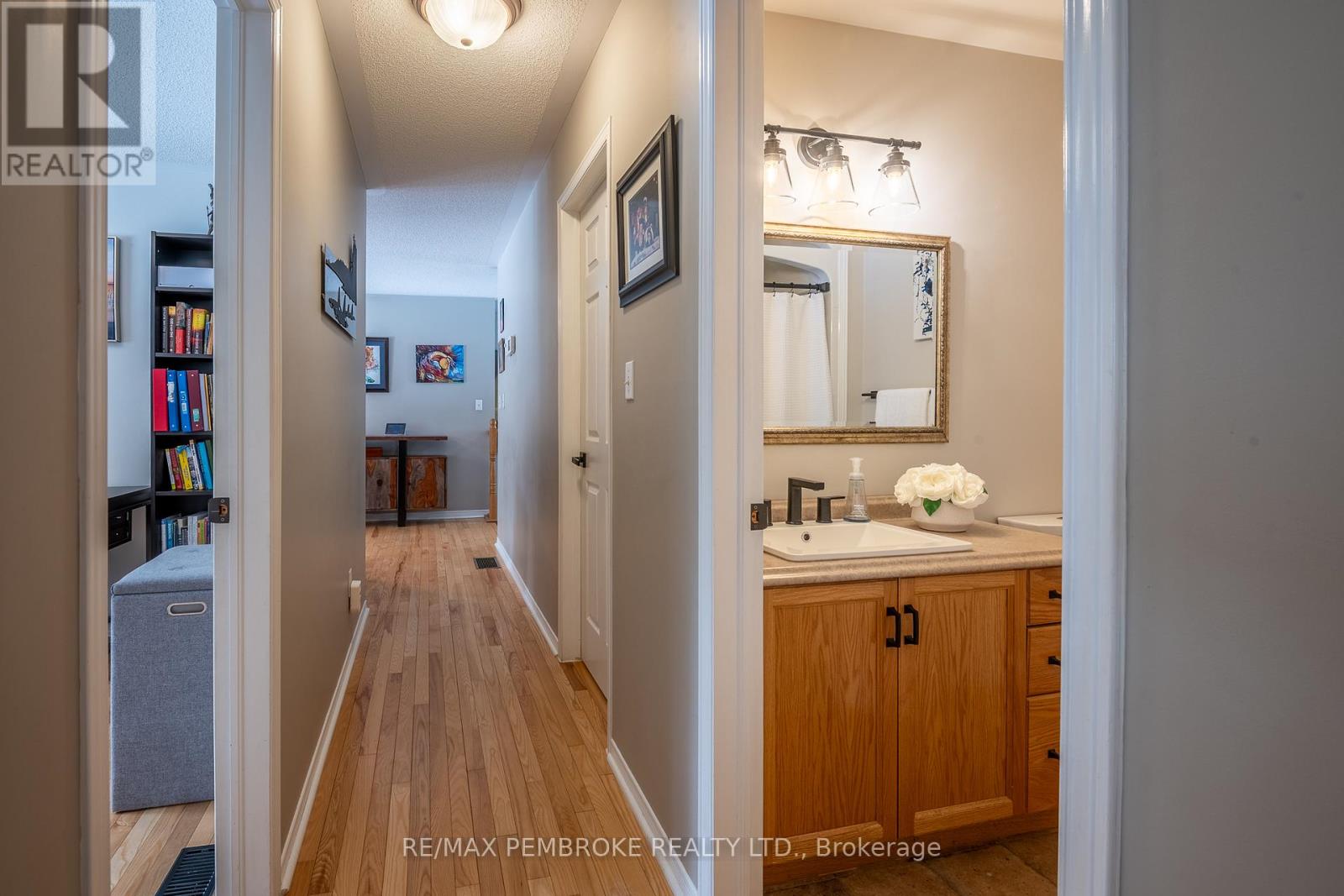 6 Steffen Street, Petawawa, Ontario  K8H 3L8 - Photo 27 - X12979842