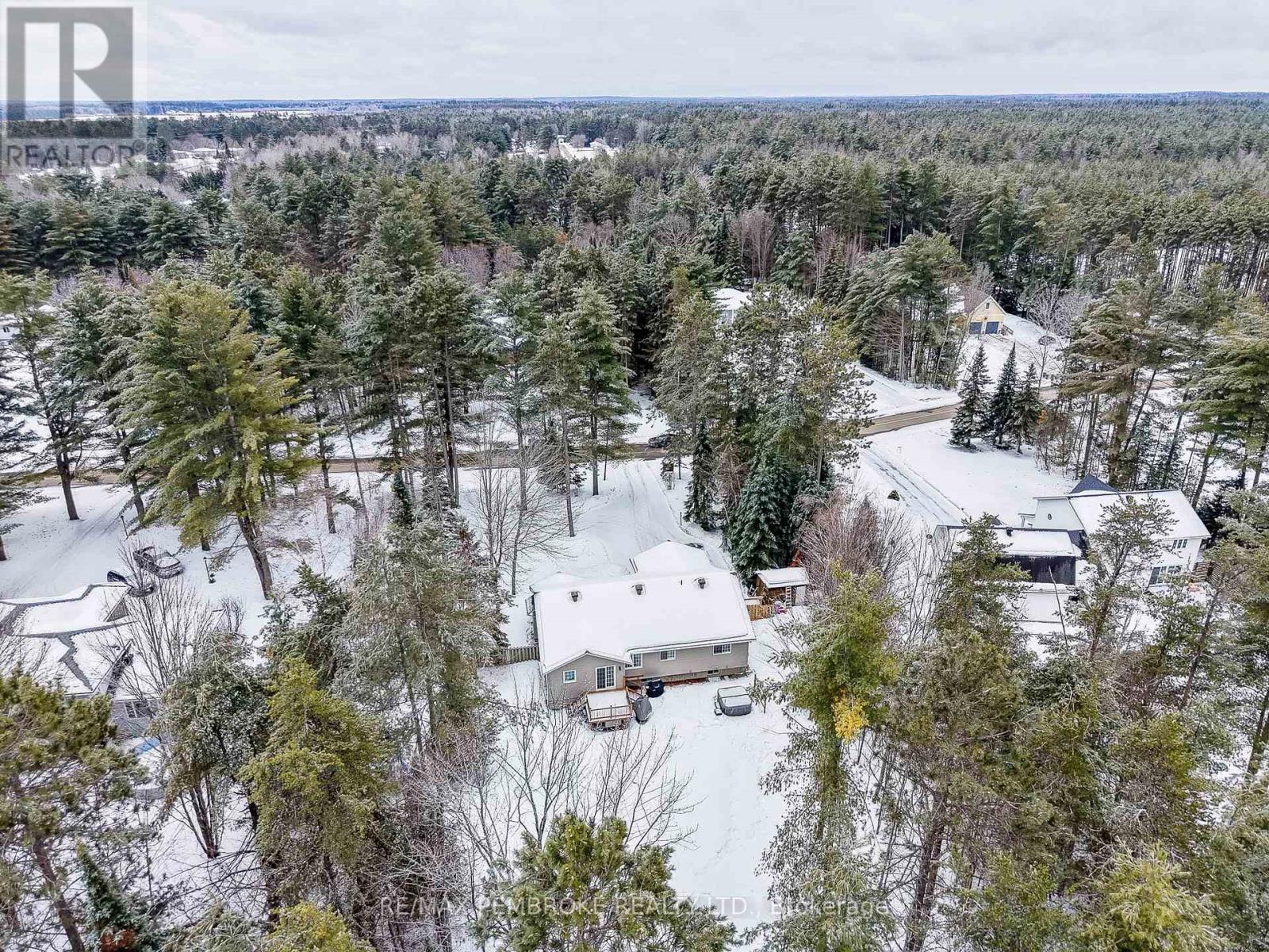 6 Steffen Street, Petawawa, Ontario  K8H 3L8 - Photo 5 - X12979842