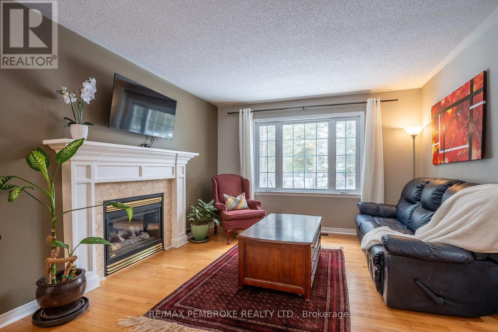 6 Steffen Street, Petawawa, Ontario  K8H 3L8 - Photo 9 - X12979842