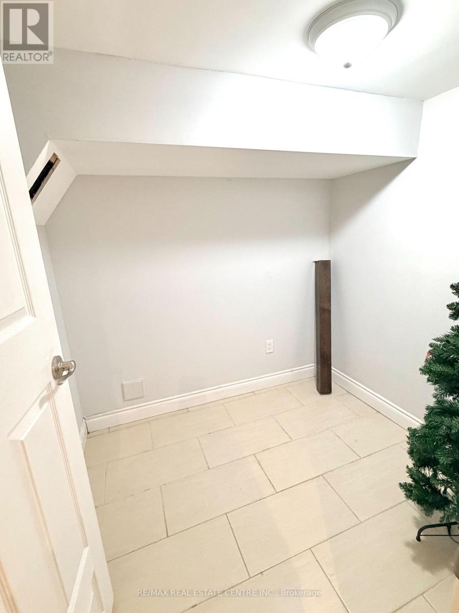 17 - 2755 Windwood Drive, Mississauga, Ontario  L5N 2C8 - Photo 24 - W12953320