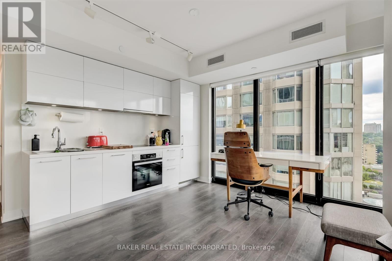 1802 - 188 Cumberland Street, Toronto, Ontario  M5R 0B6 - Photo 10 - C12979836