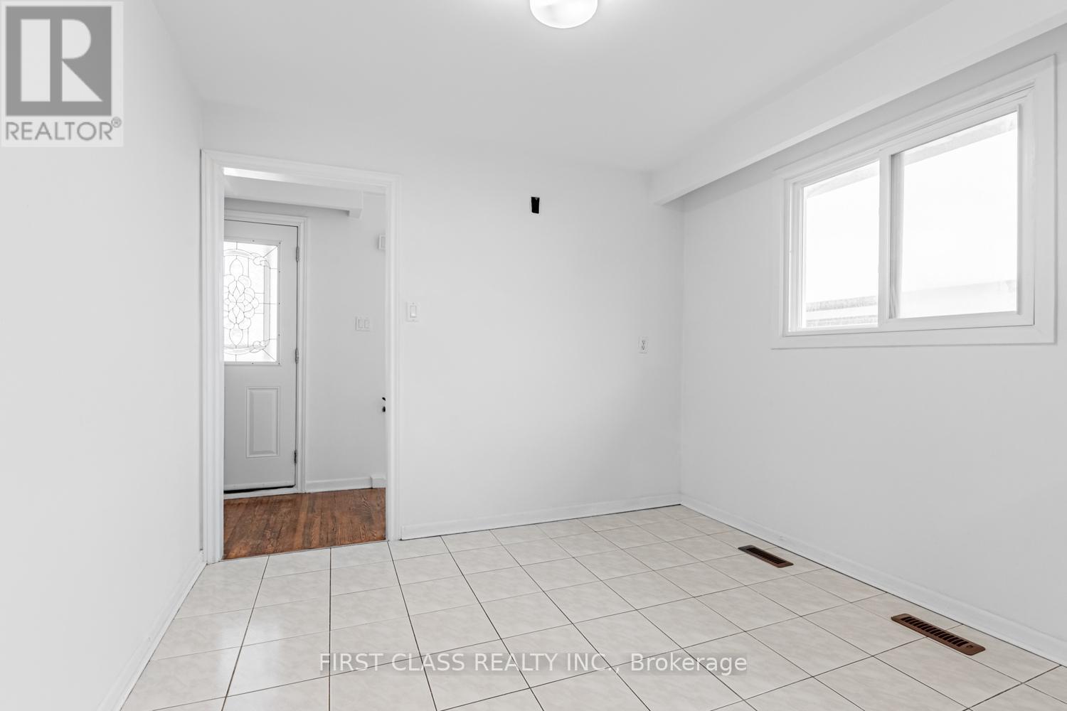 211 Shawnee Circle, Toronto (Pleasant View), Ontario  M2H 2Y3 - Photo 5 - C12979840