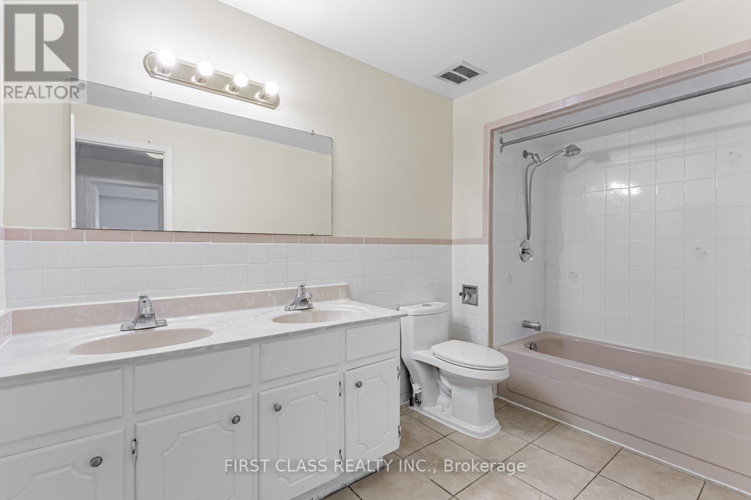 211 Shawnee Circle, Toronto (Pleasant View), Ontario  M2H 2Y3 - Photo 7 - C12979840