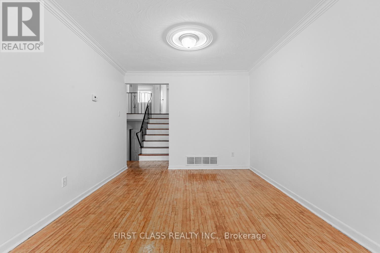 211 Shawnee Circle, Toronto (Pleasant View), Ontario  M2H 2Y3 - Photo 9 - C12979840