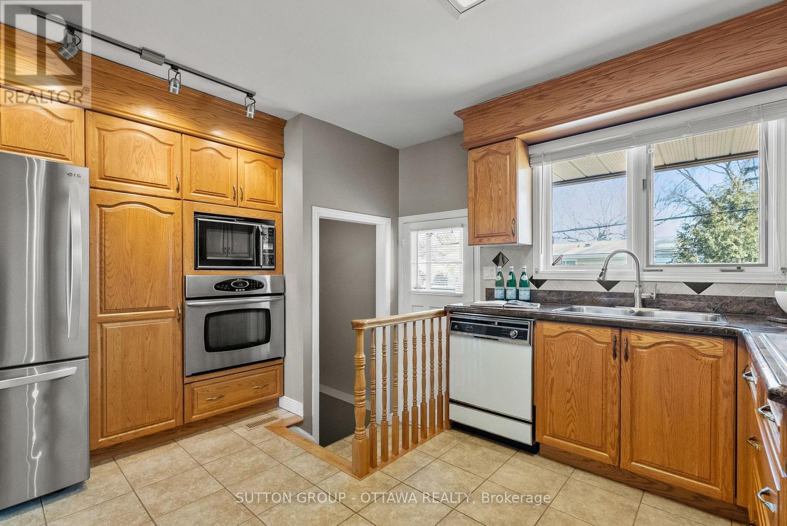 9 Aberfeldy Street, Ottawa, Ontario  K2H 6H6 - Photo 9 - X12977584