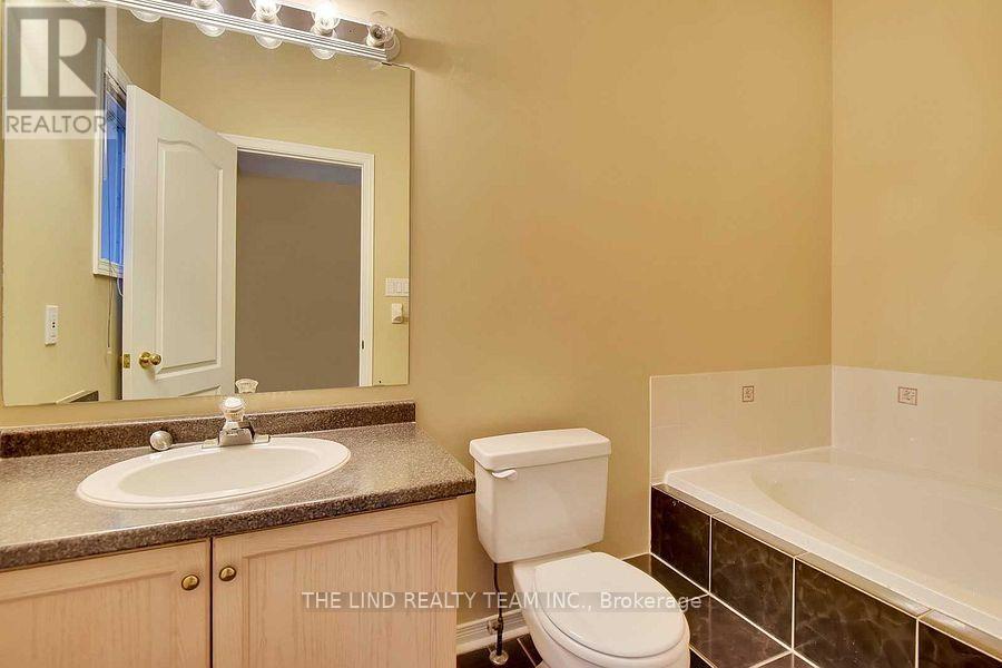 238 Deerglen Terrace, Aurora (Aurora Grove), Ontario  L4G 6Y6 - Photo 12 - N12979804