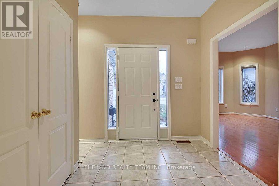 238 Deerglen Terrace, Aurora (Aurora Grove), Ontario  L4G 6Y6 - Photo 2 - N12979804