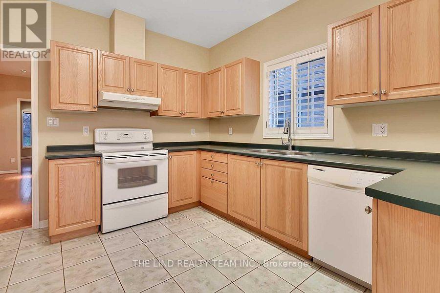 238 Deerglen Terrace, Aurora (Aurora Grove), Ontario  L4G 6Y6 - Photo 4 - N12979804