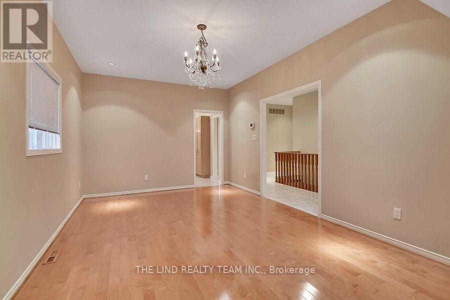 238 Deerglen Terrace, Aurora (Aurora Grove), Ontario  L4G 6Y6 - Photo 8 - N12979804