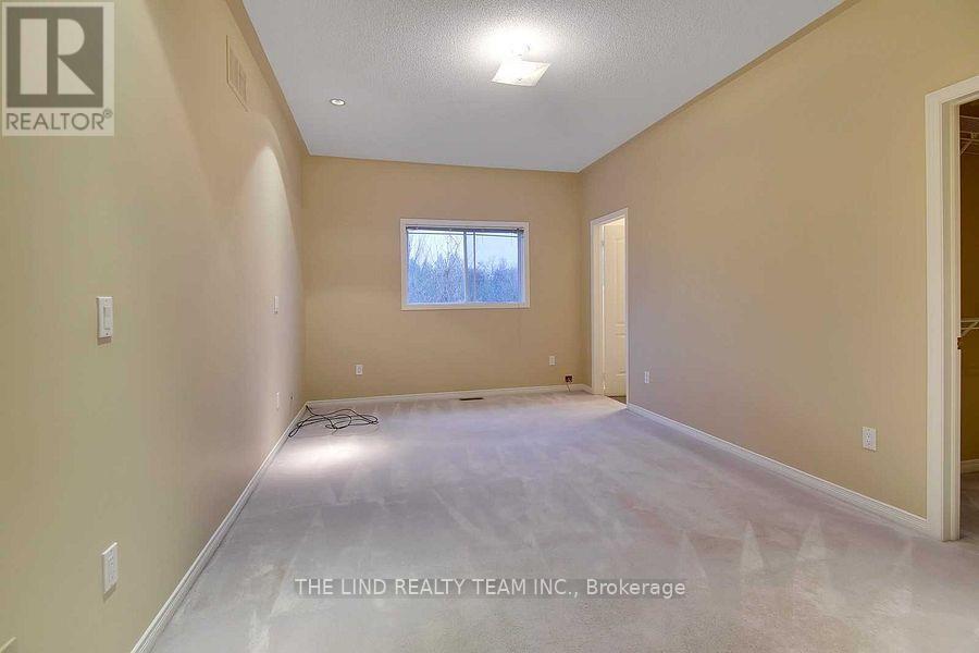 238 Deerglen Terrace, Aurora (Aurora Grove), Ontario  L4G 6Y6 - Photo 9 - N12979804