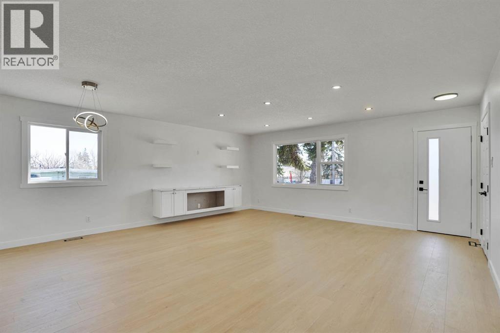 708 Sacramento Place Sw, Calgary, Alberta T2W 0R5 - Photo 4 - A2299068