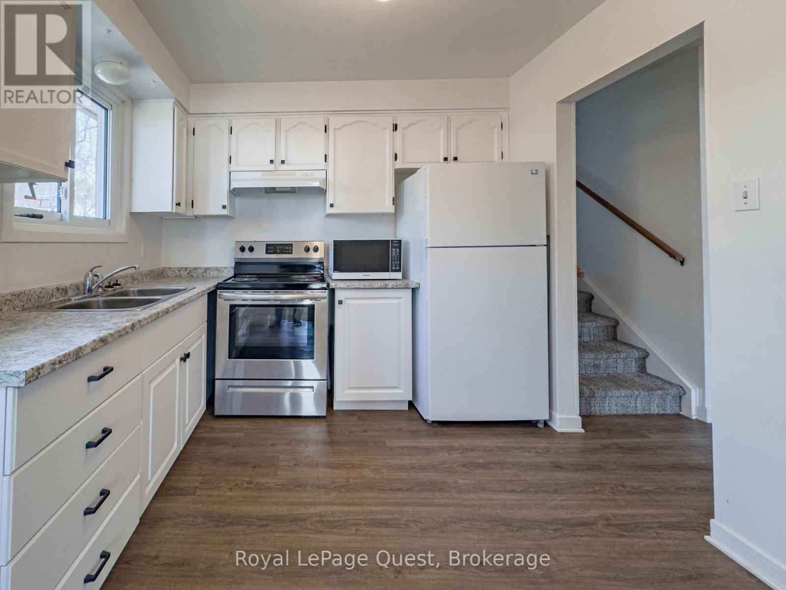 17 Rose Avenue, Orillia, Ontario  L3V 2N6 - Photo 8 - S12979838